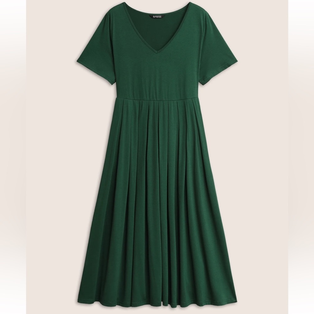 BloomChic Supersoft Essentials Plain Pleated Dress - Picture 7 of 8